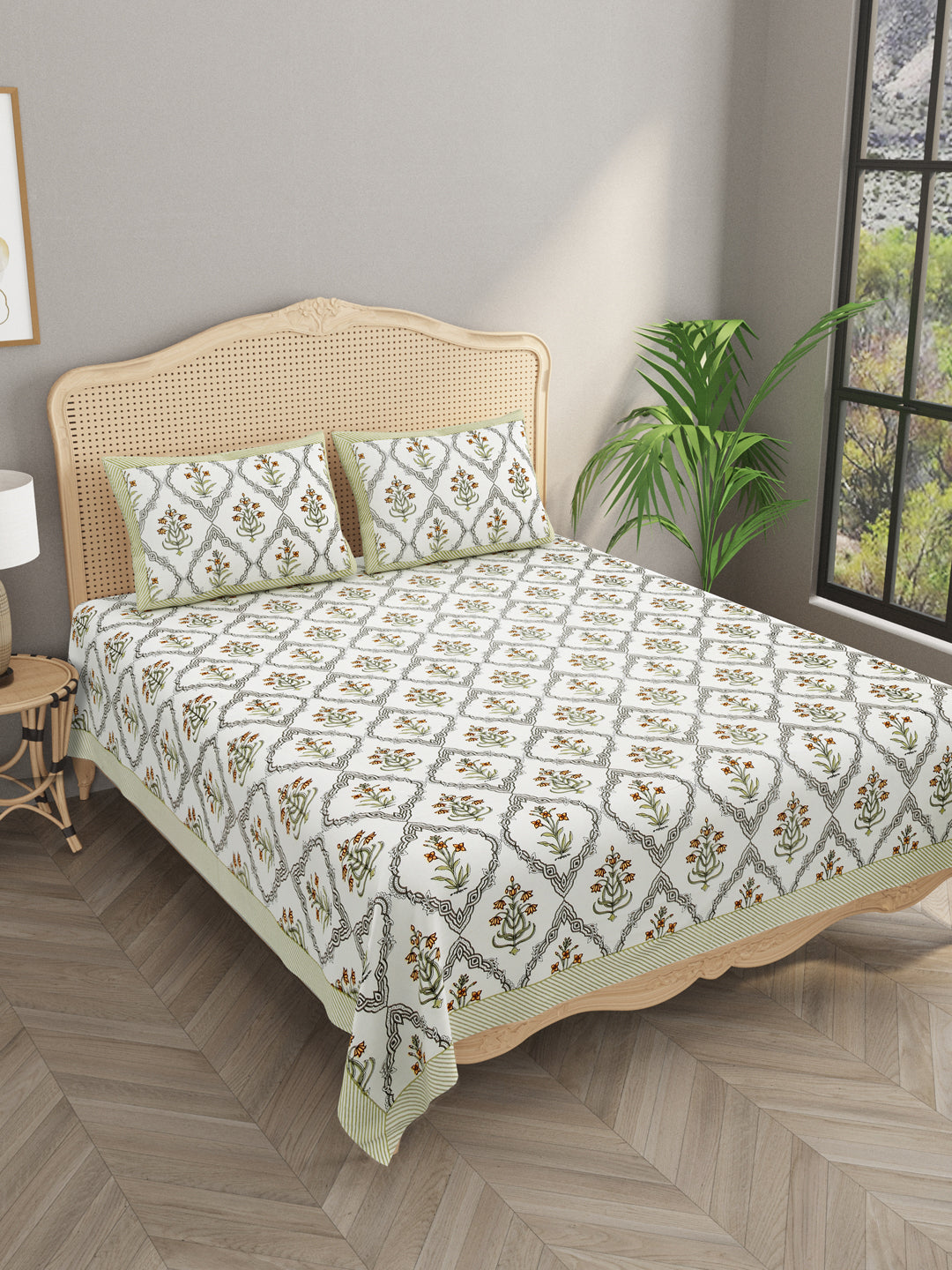 Double King Bedsheet with 2 Pillow Covers