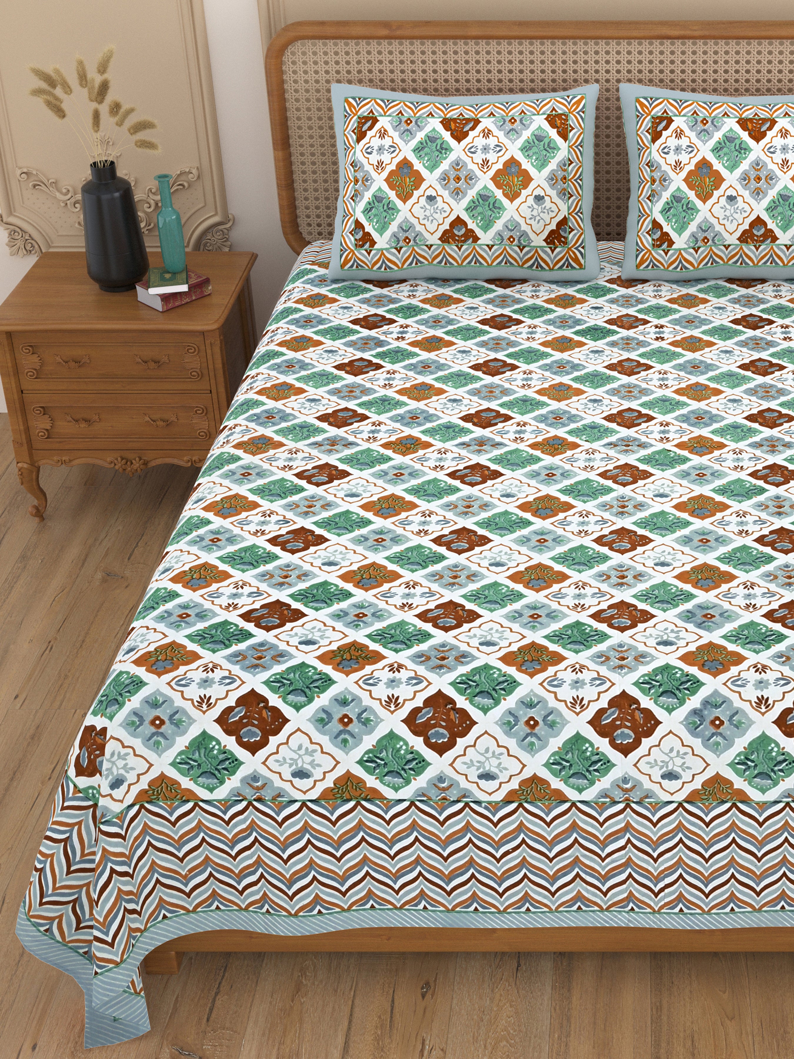 Floral Print Cotton Double King Bedsheet with 2 Pillow Covers