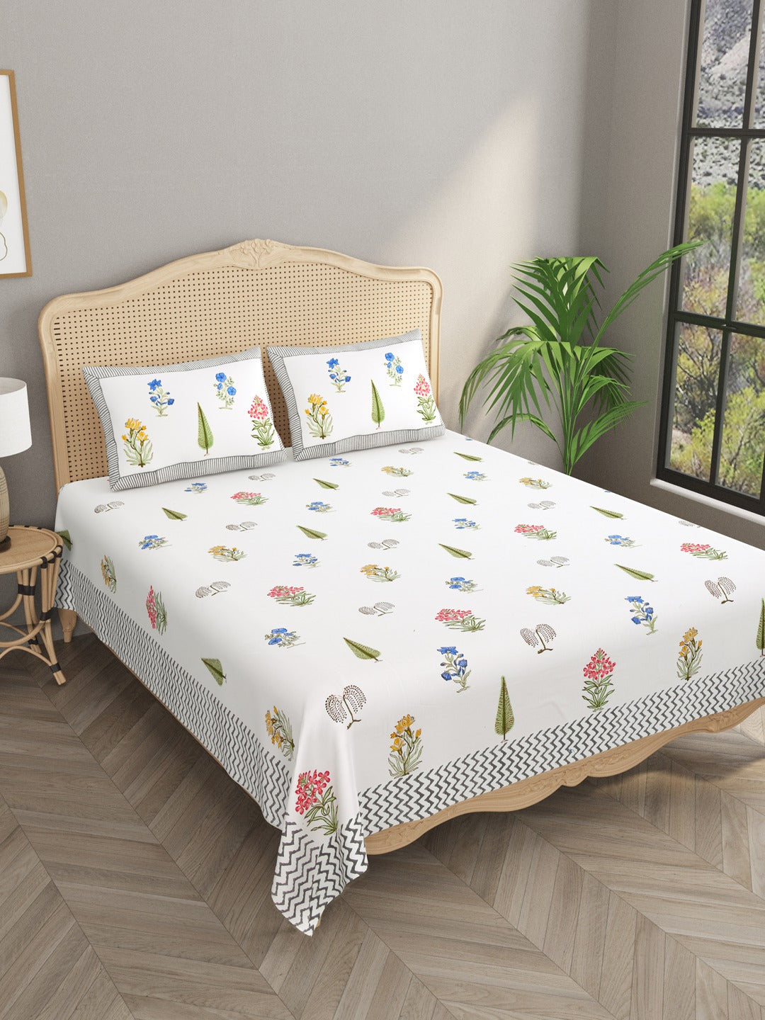 Double King Floral Print Bedsheet with 2 Pillow Covers