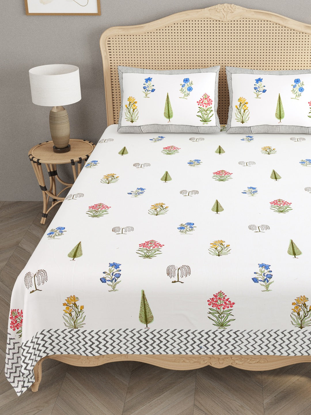 Double King Floral Print Bedsheet with 2 Pillow Covers