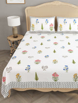 Double King Floral Print Bedsheet with 2 Pillow Covers