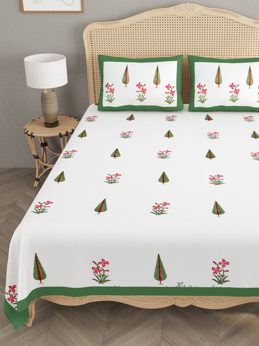 Double King Floral Print Bedsheet with 2 Pillow Covers