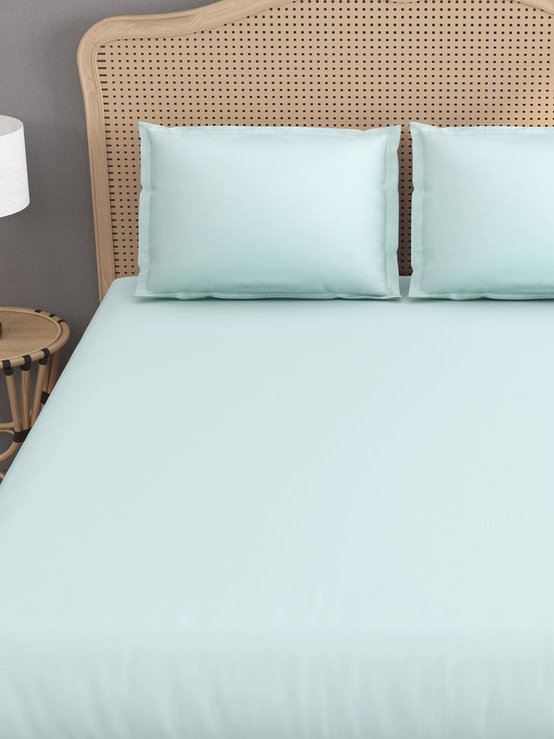 900 TC Fitted Bedsheets with elastic and 2 Pillow Covers