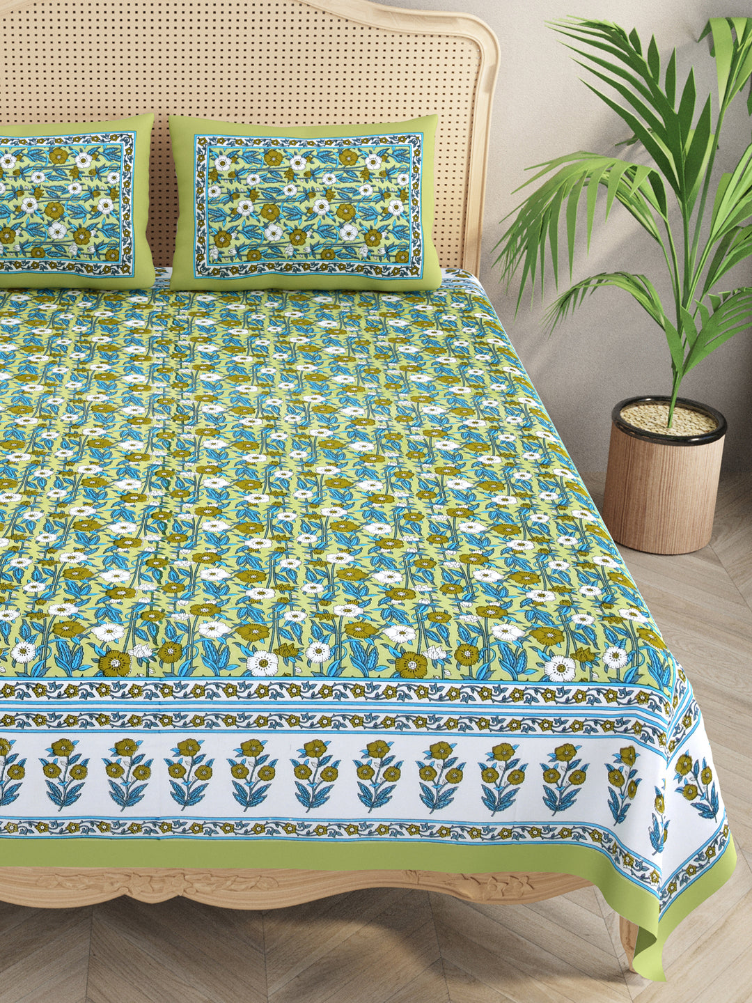 Floral Print Cotton Double King Bedsheet with 2 Pillow Covers