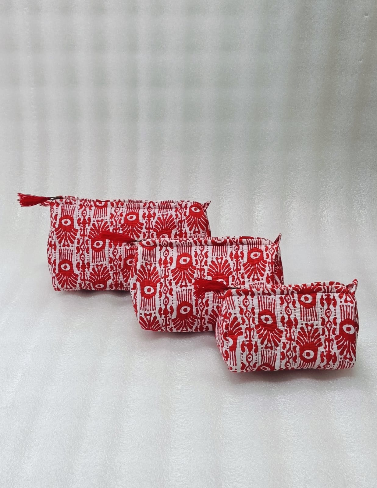 Set of 3 cosmetic bag/pouches with waterproof lining