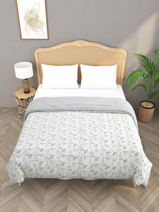 Ethnic Motifs Printed Double Bed Cotton Quilt with Cotton filling