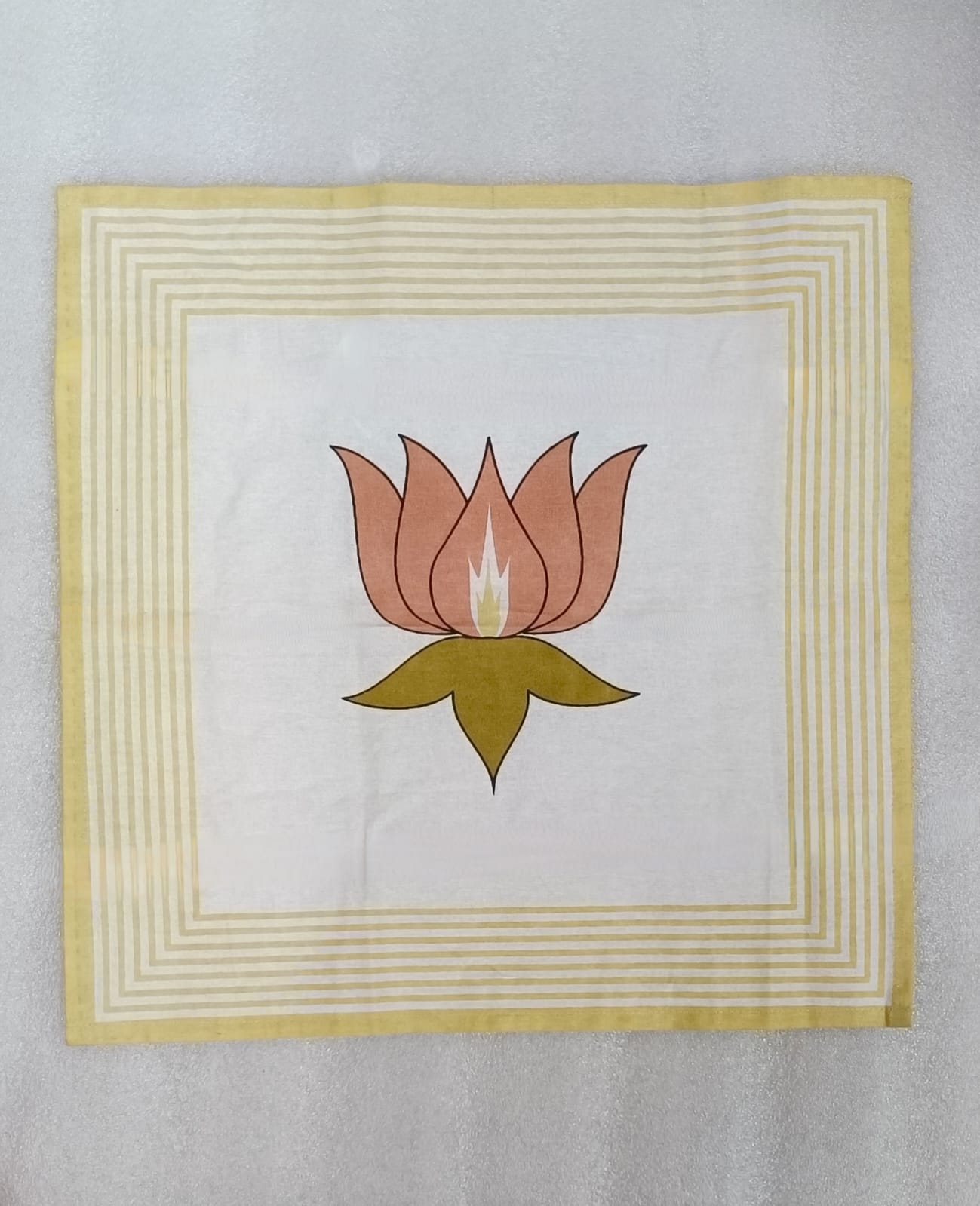 Gift Box with 6 Cotton napkin & wooden napkin rings