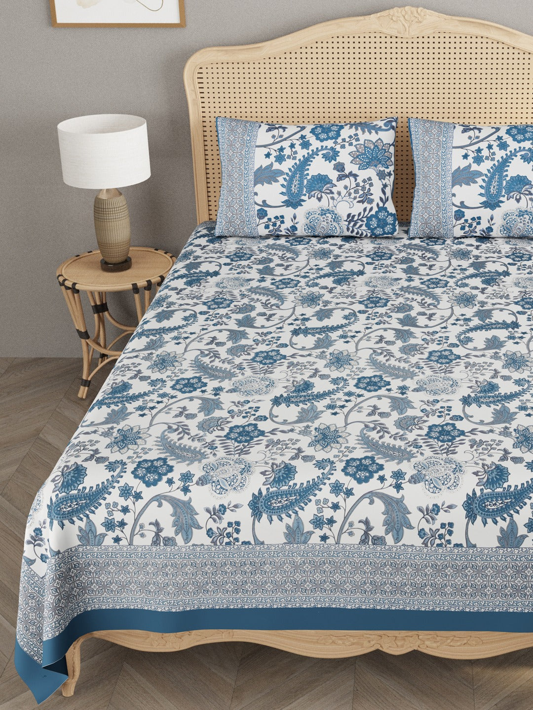 Floral printed Super King Bedsheet with 2 Pillow Covers